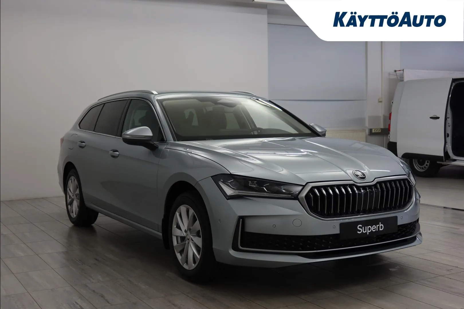 Skoda Superb JNK-513 carousel image