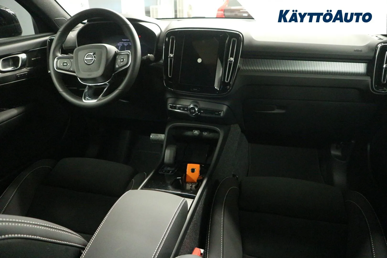 VOLVO EC40 YYF-301 carousel image