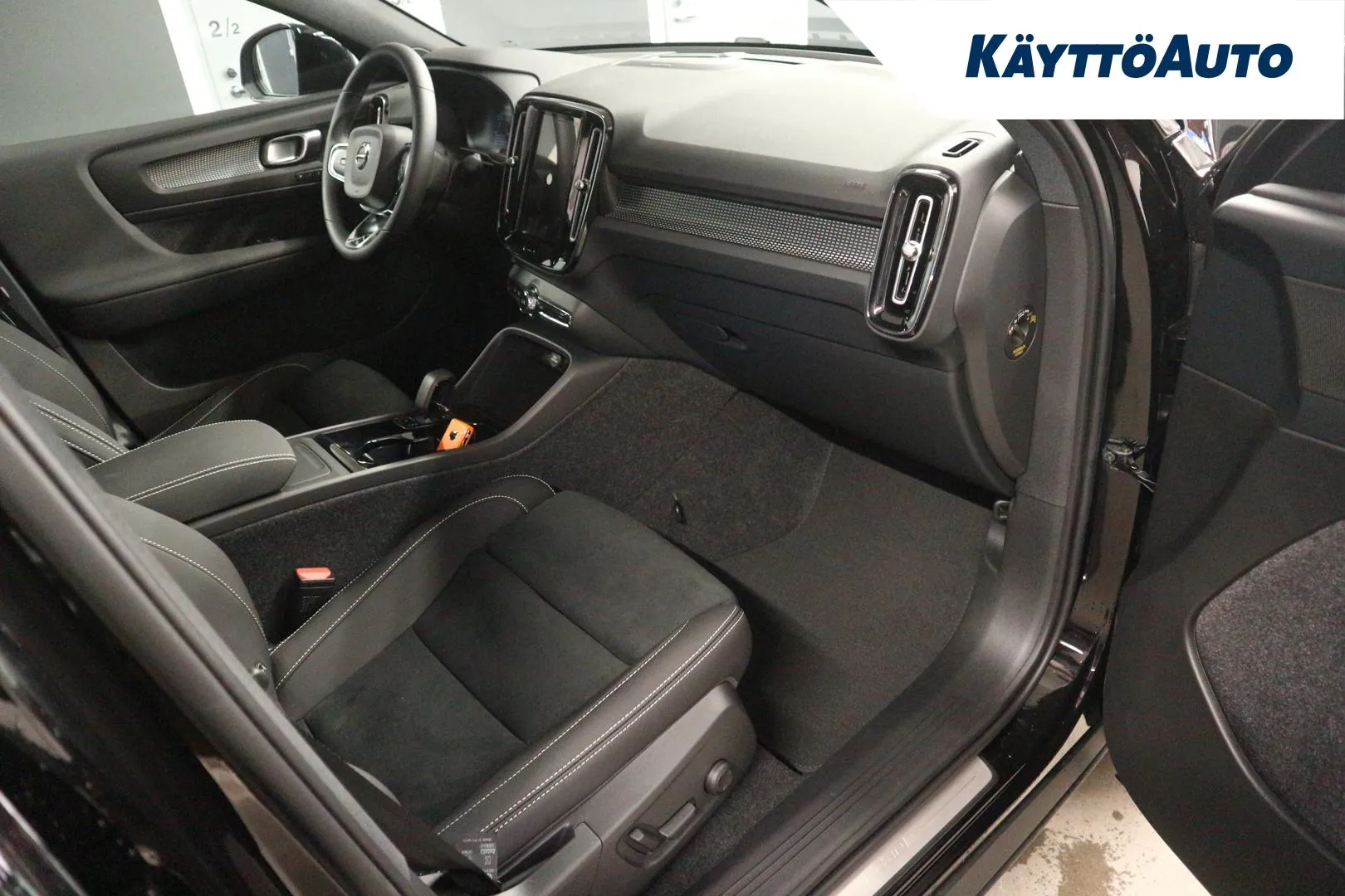 VOLVO EC40 YYF-301 carousel image