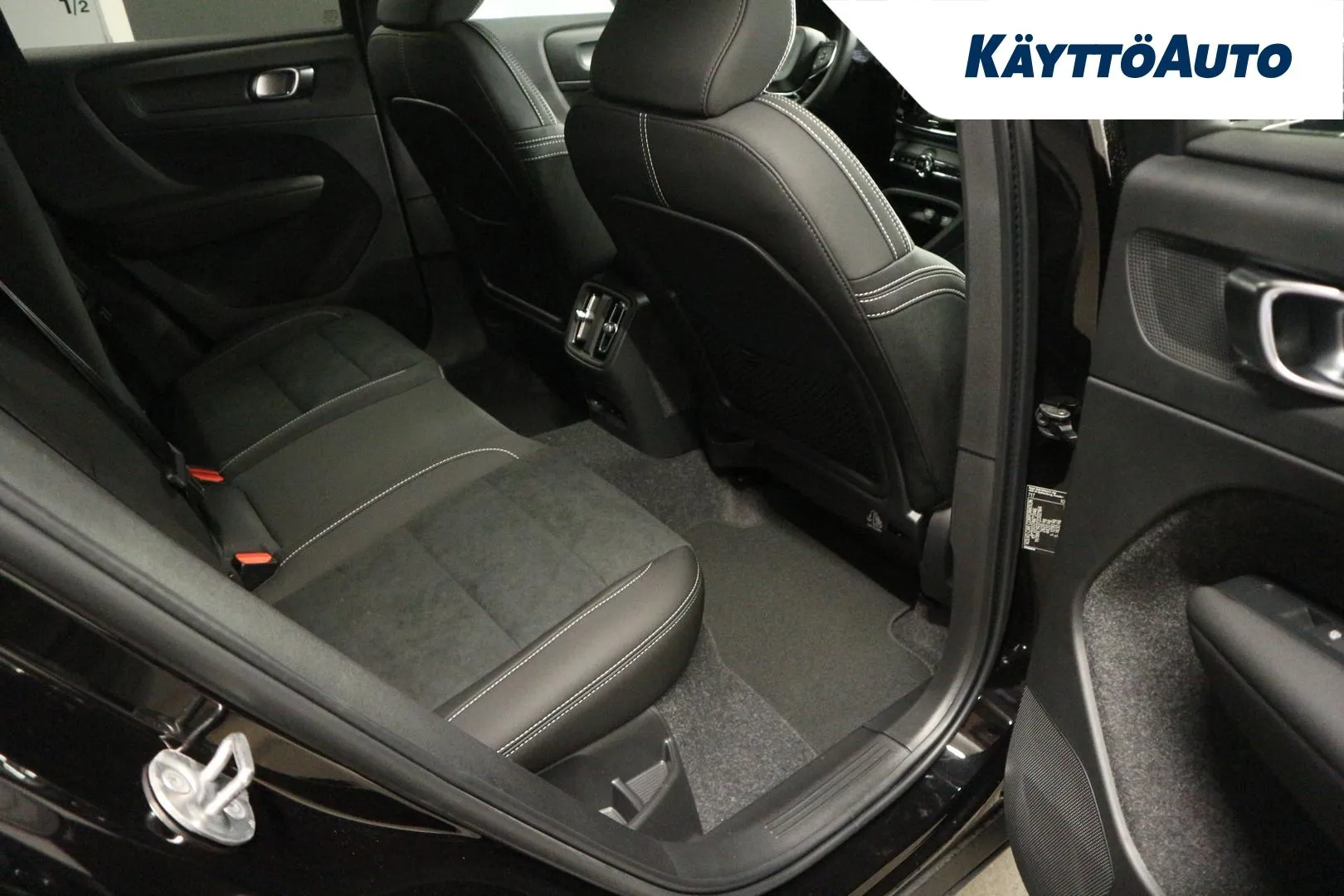 VOLVO EC40 YYF-301 carousel image