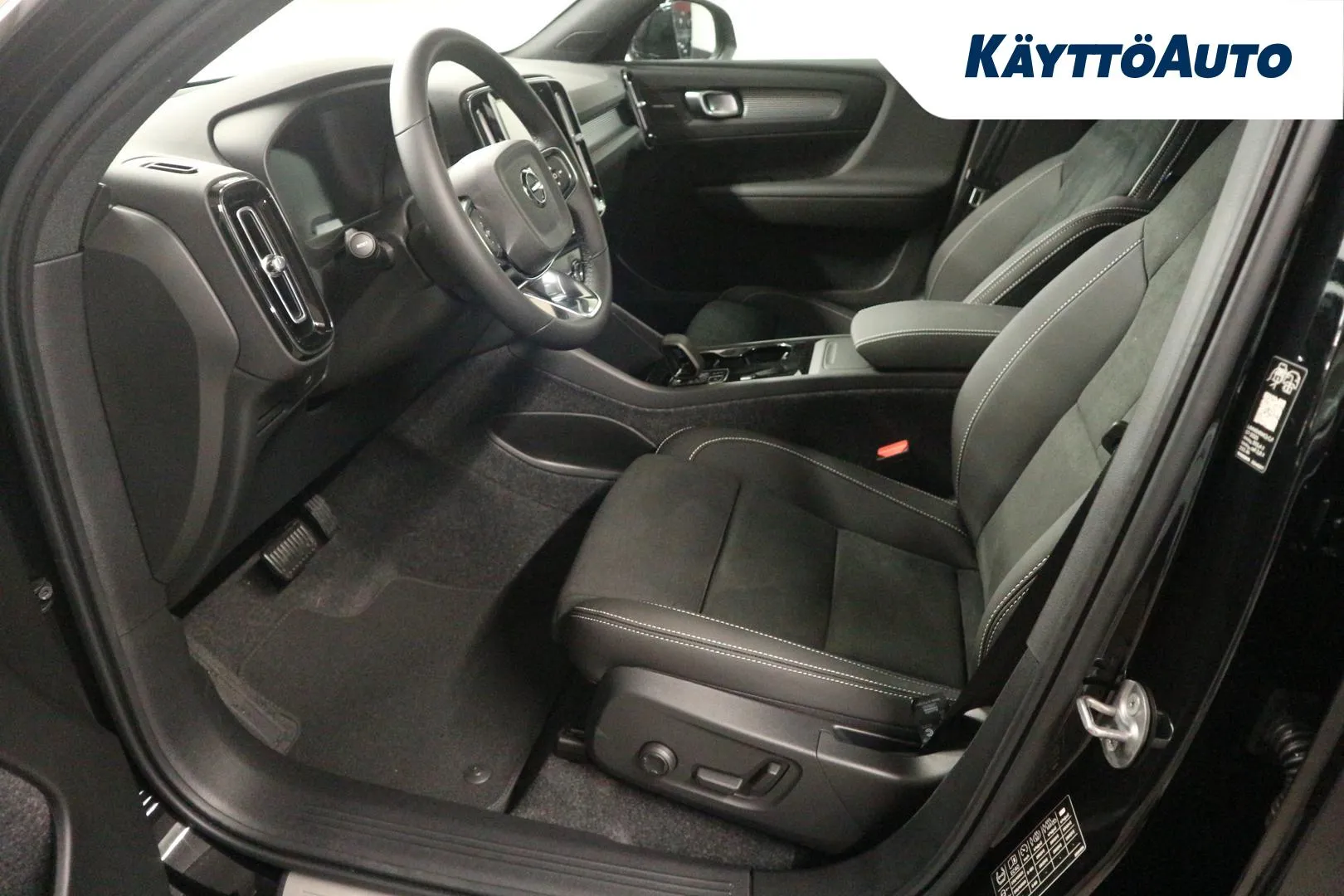 VOLVO EC40 YYF-301 carousel image