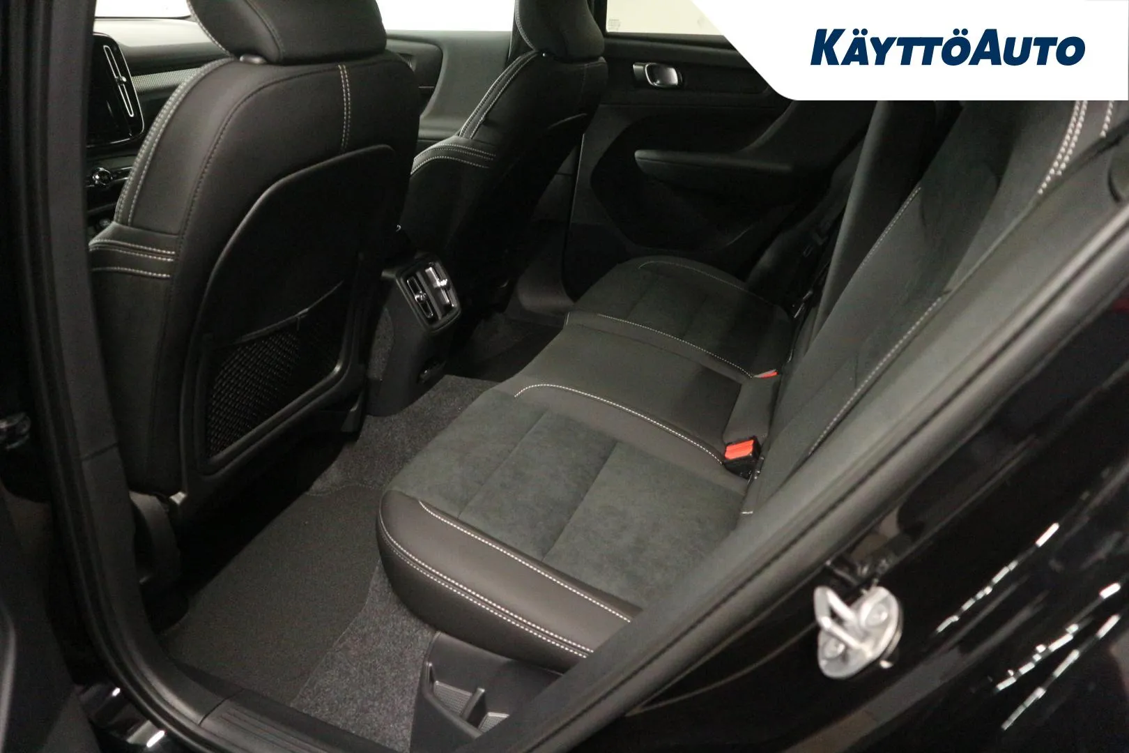 VOLVO EC40 YYF-301 carousel image