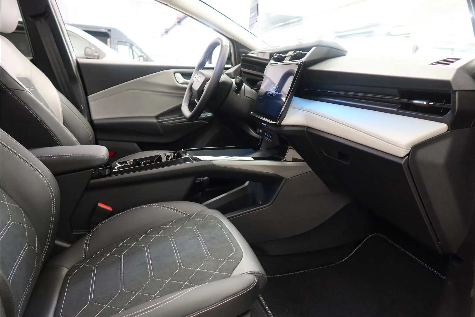 Ford Puma Gen-E ZPS-550 carousel image