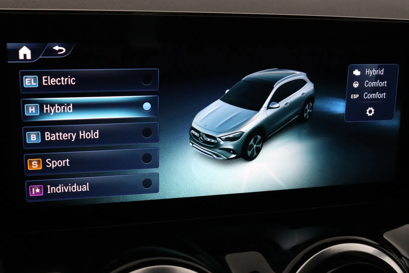 MERCEDES-BENZ GLA XTK-809 carousel image