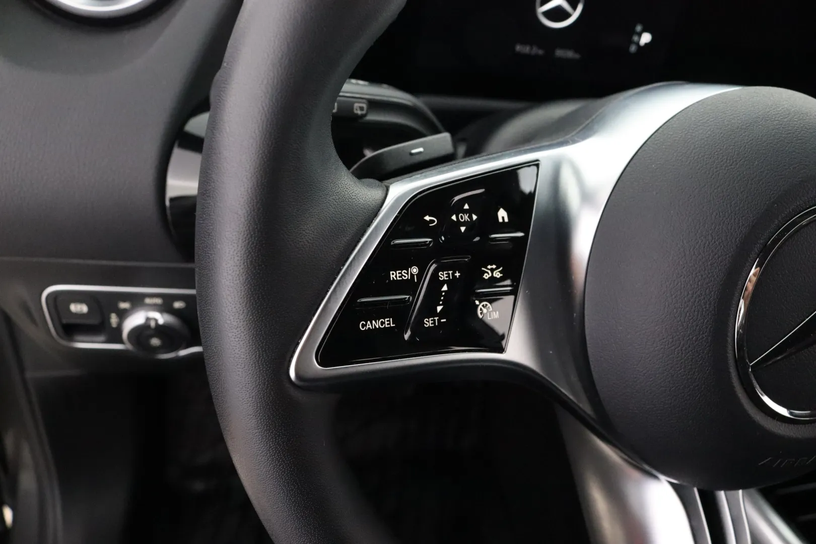 MERCEDES-BENZ GLA XTK-809 carousel image