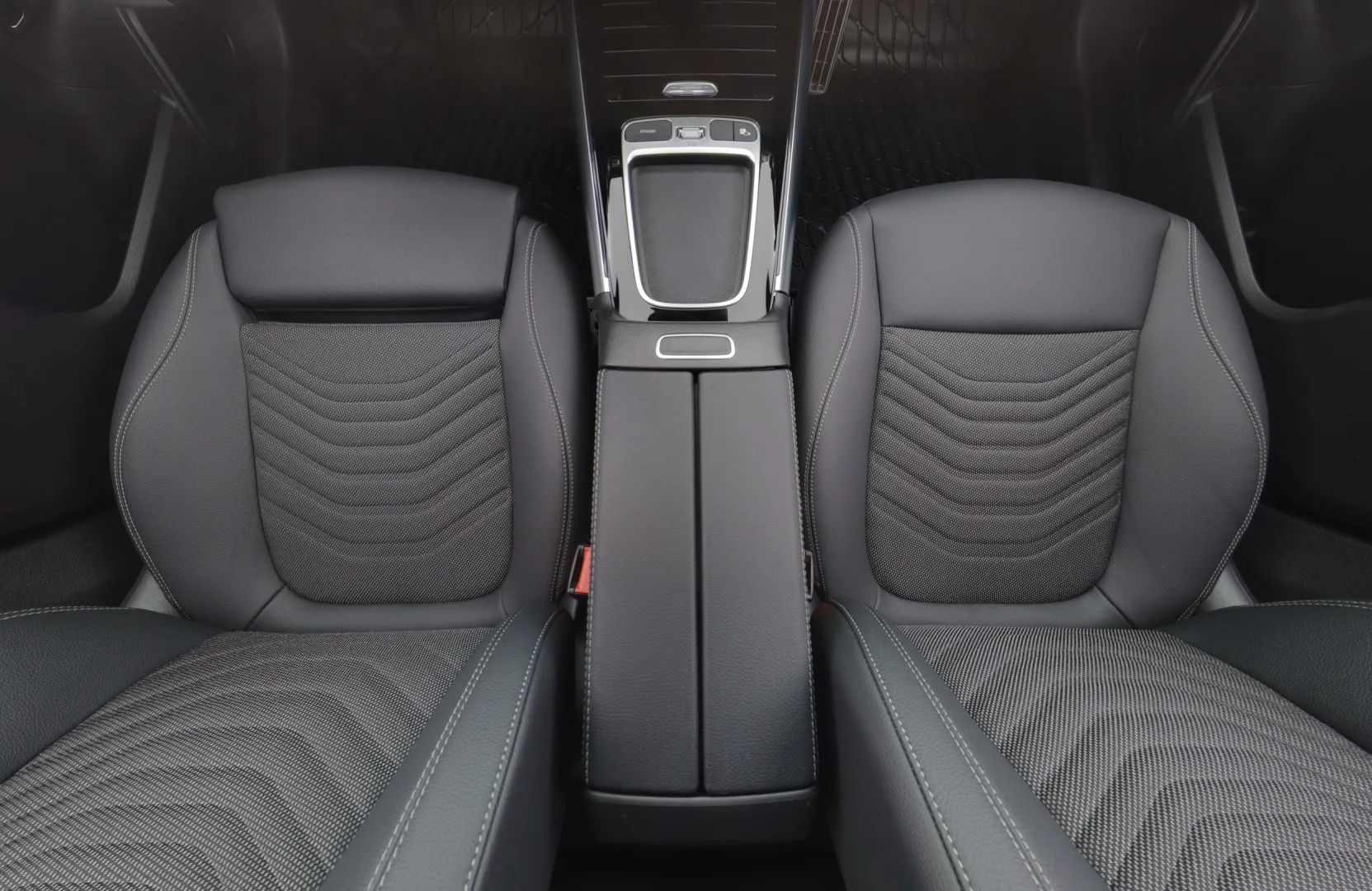 MERCEDES-BENZ GLA XTK-809 carousel image