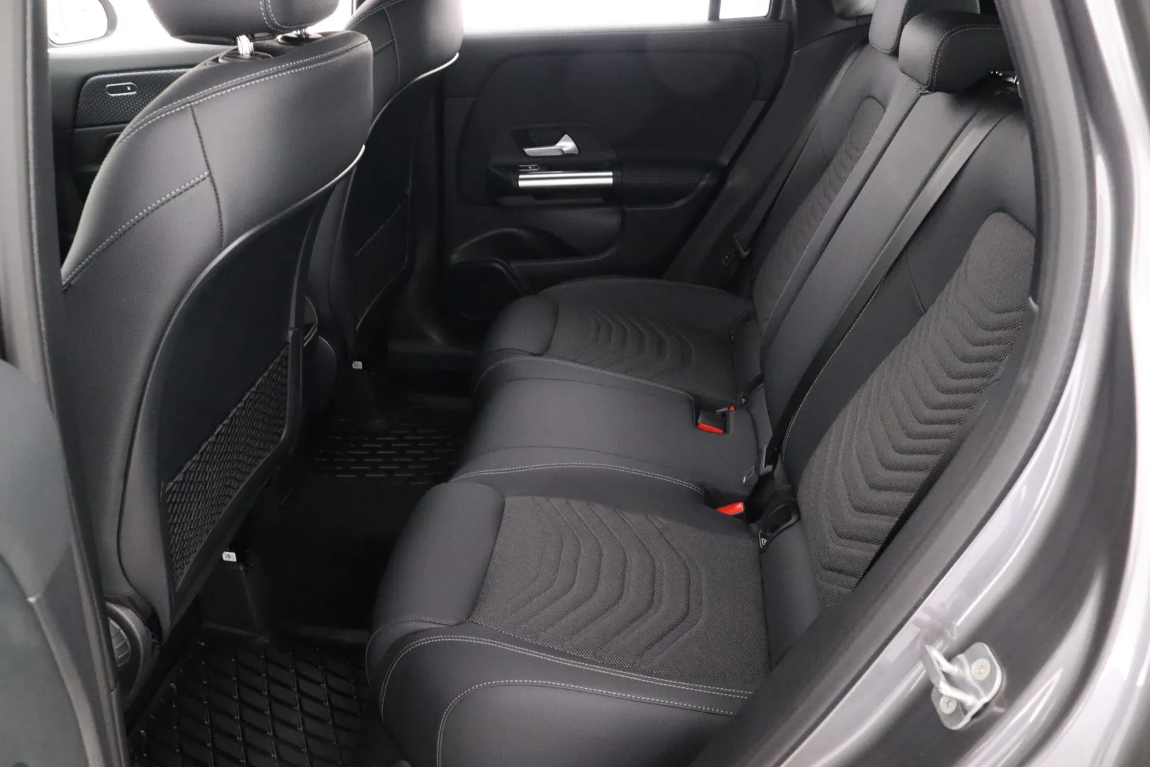 MERCEDES-BENZ GLA XTK-809 carousel image