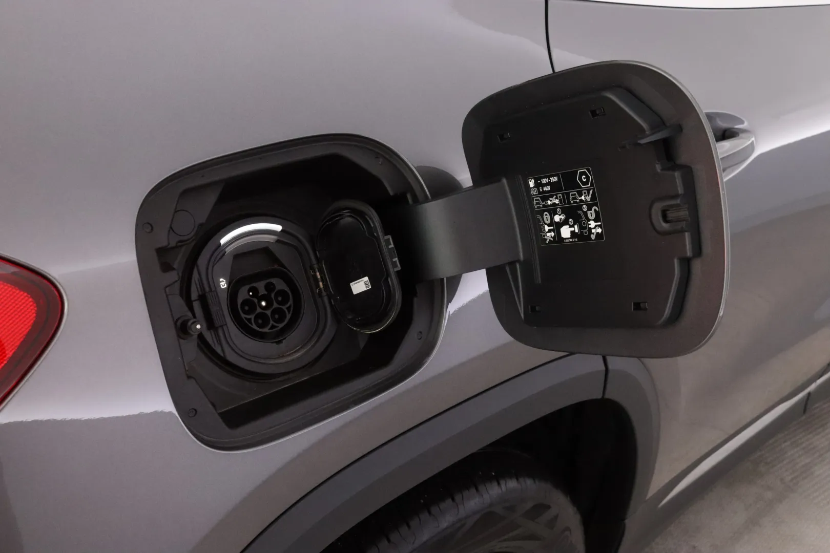 MERCEDES-BENZ GLA XTK-809 carousel image