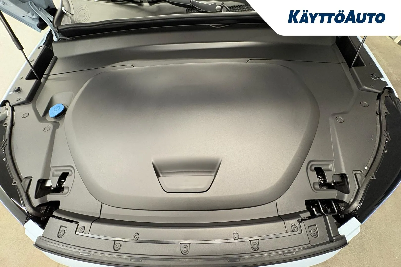 Volvo EX40 ZPV-603 carousel image