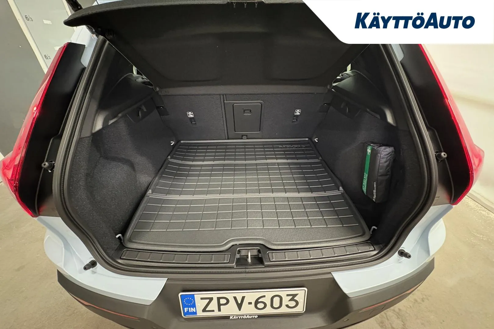 Volvo EX40 ZPV-603 carousel image