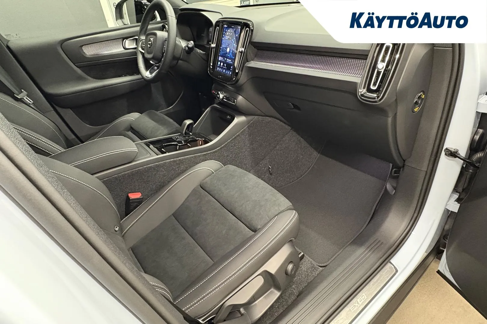 Volvo EX40 ZPV-603 carousel image