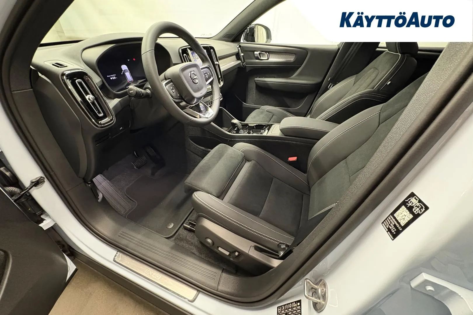 Volvo EX40 ZPV-603 carousel image