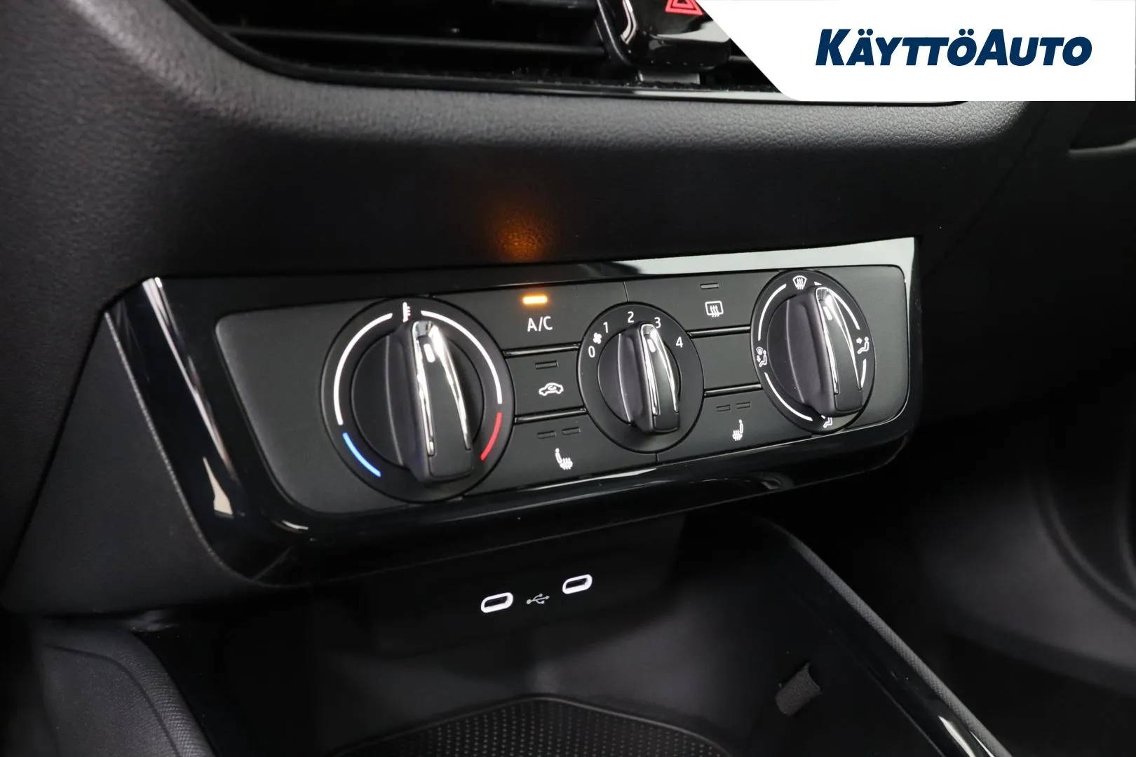 Skoda Fabia RXE-638 carousel image