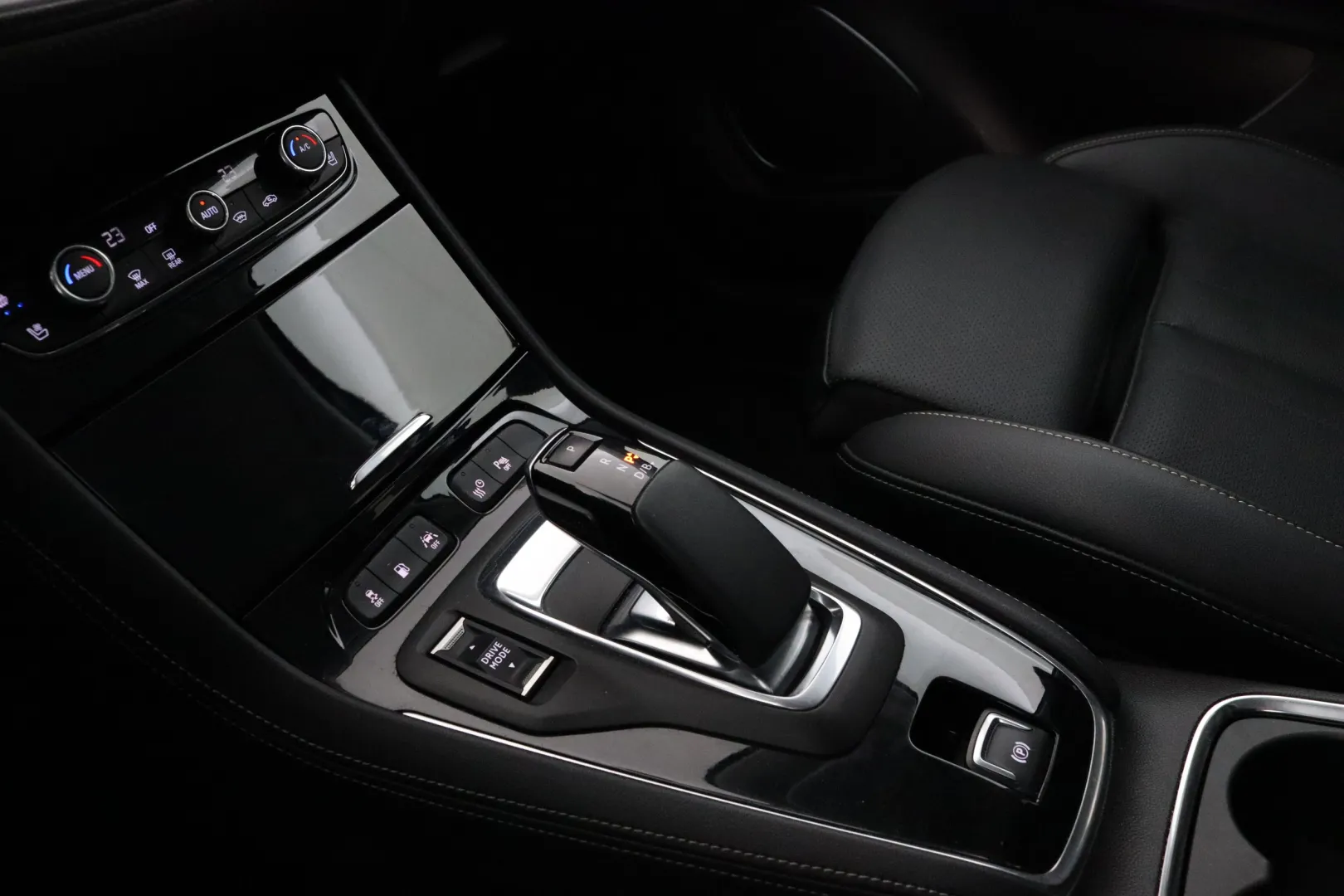 OPEL Grandland X MZF-687 carousel image