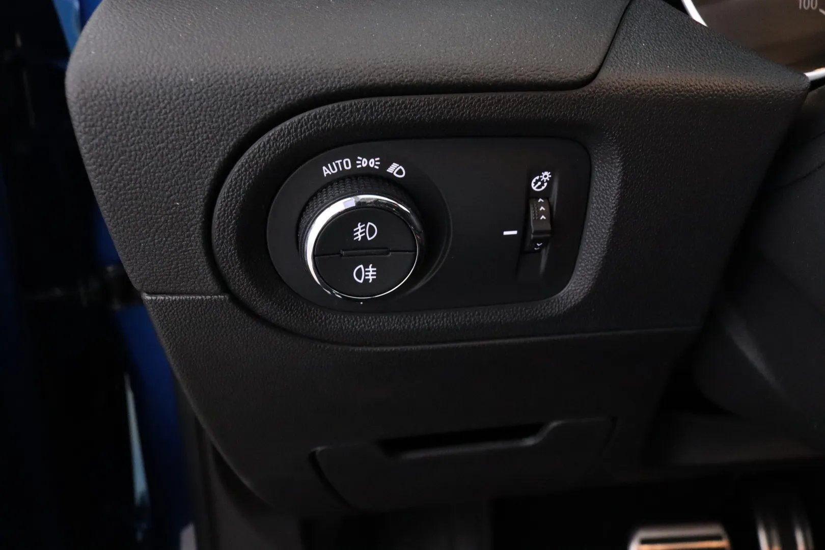 OPEL Grandland X MZF-687 carousel image