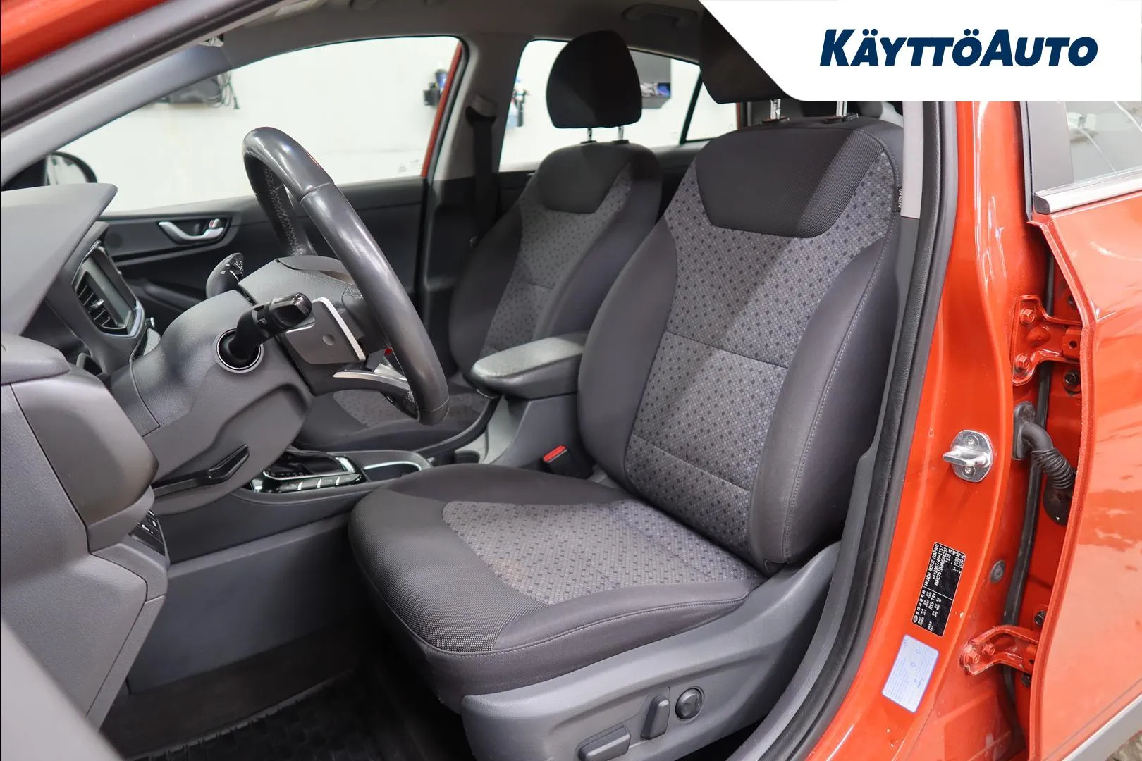 HYUNDAI IONIQ plug-in VXT-824 carousel image