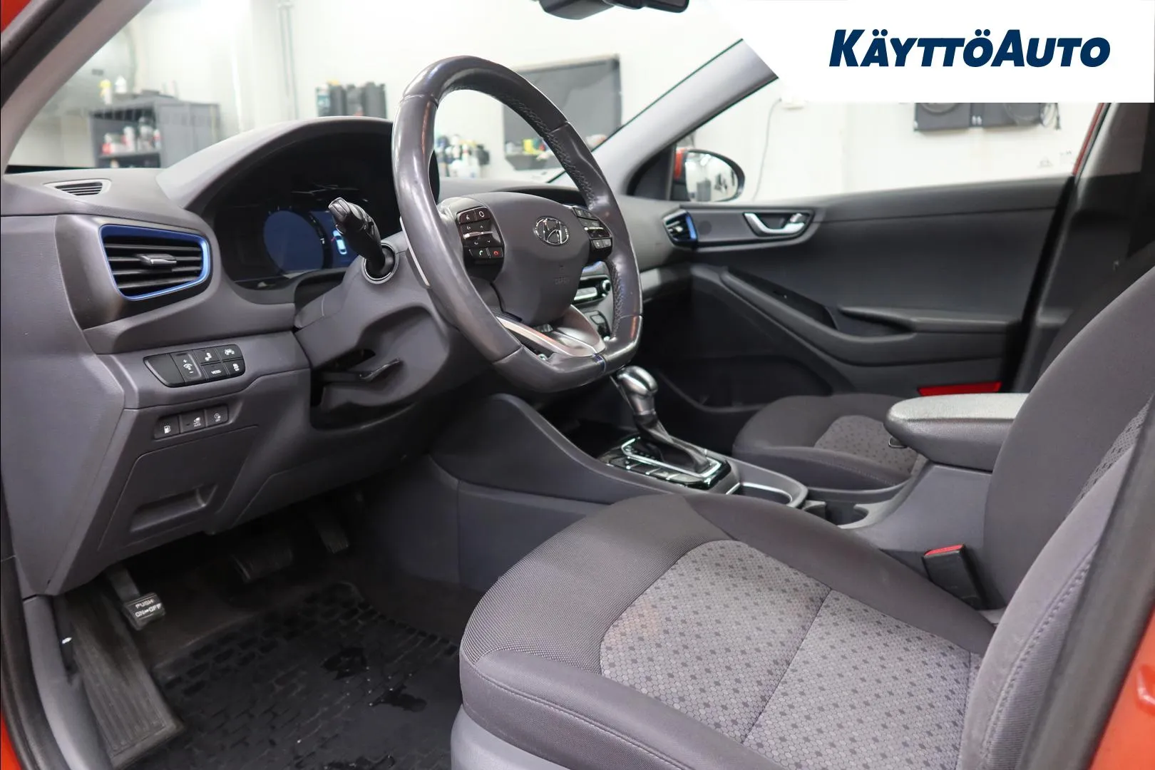 HYUNDAI IONIQ plug-in VXT-824 carousel image