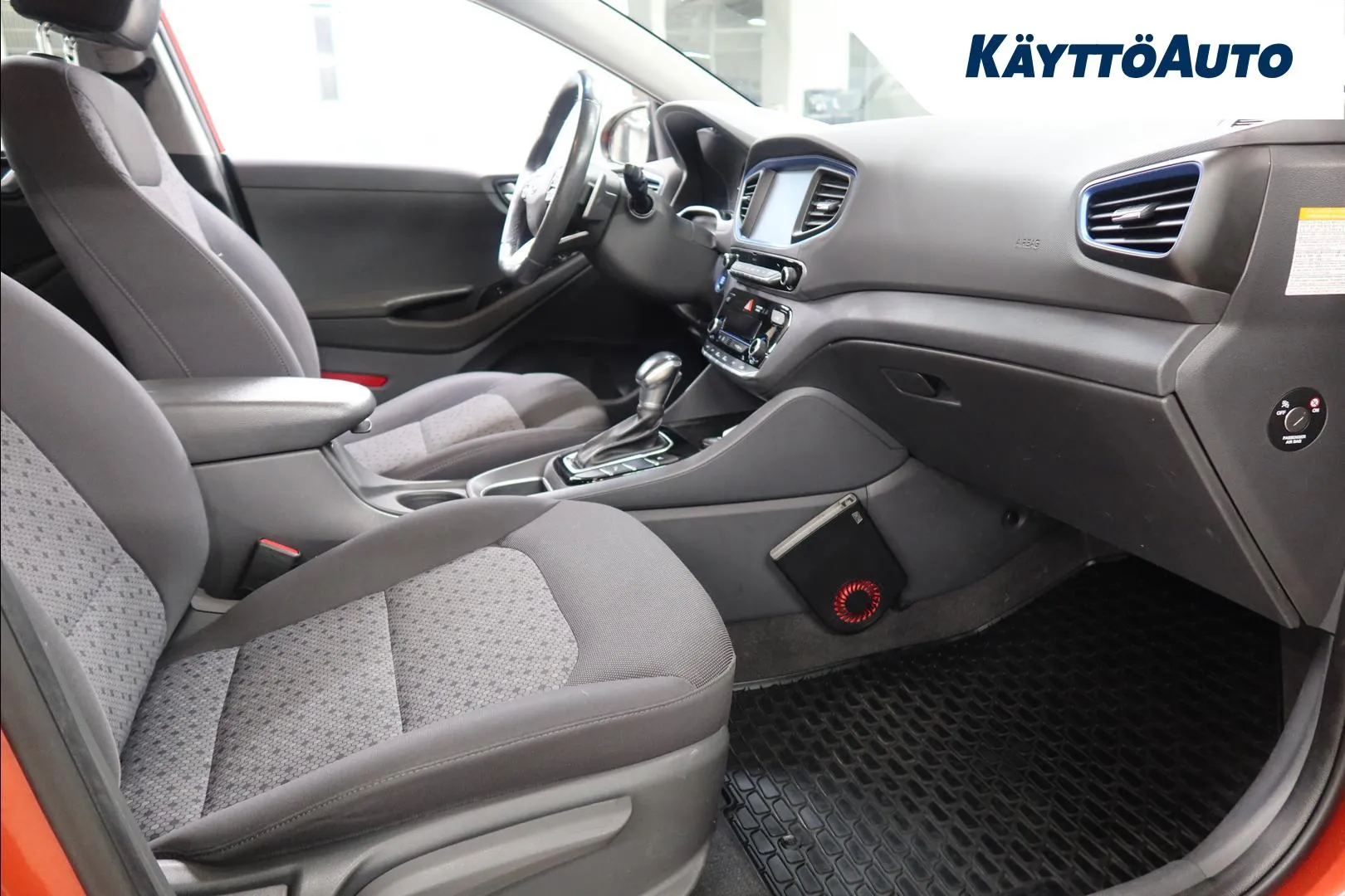 HYUNDAI IONIQ plug-in VXT-824 carousel image