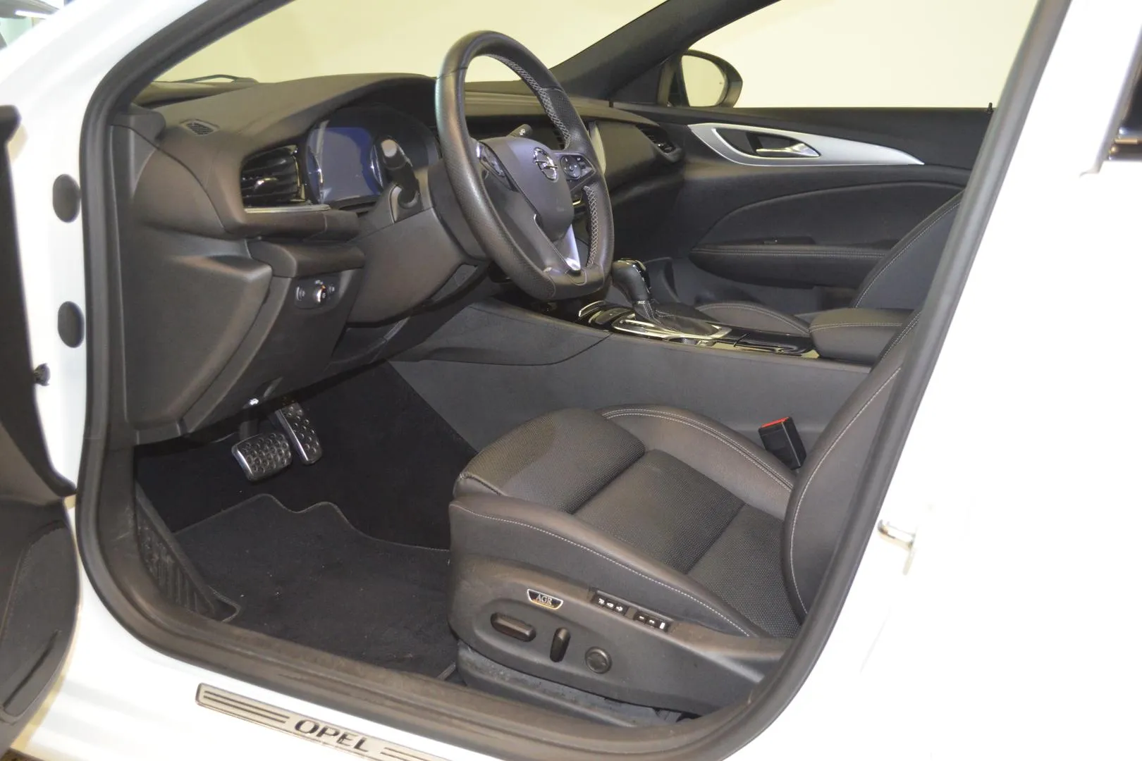 OPEL Insignia JLV-775 carousel image