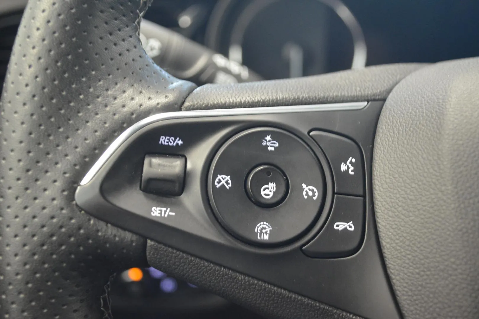 OPEL Insignia JLV-775 carousel image