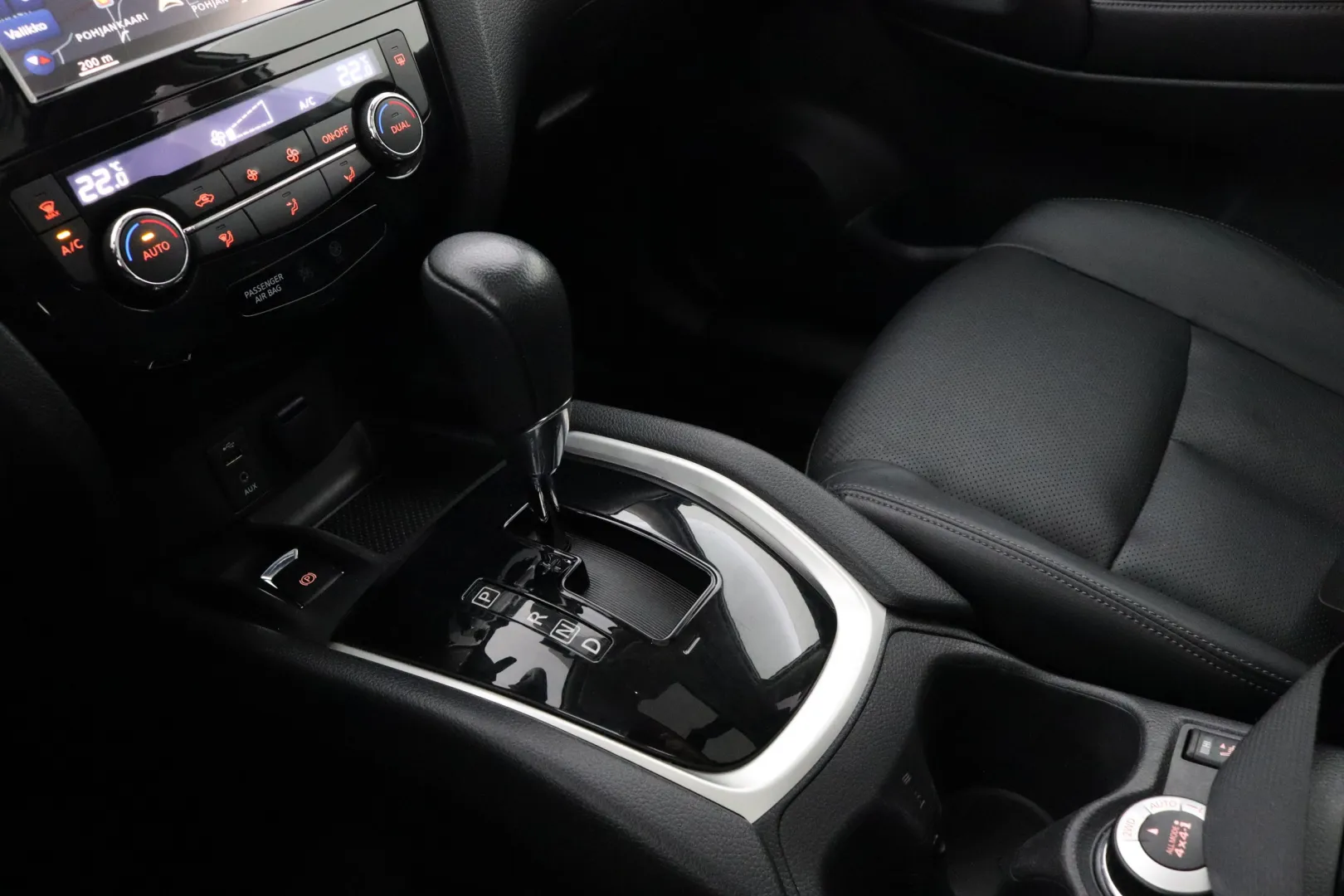 NISSAN X-Trail JKR-227 carousel image