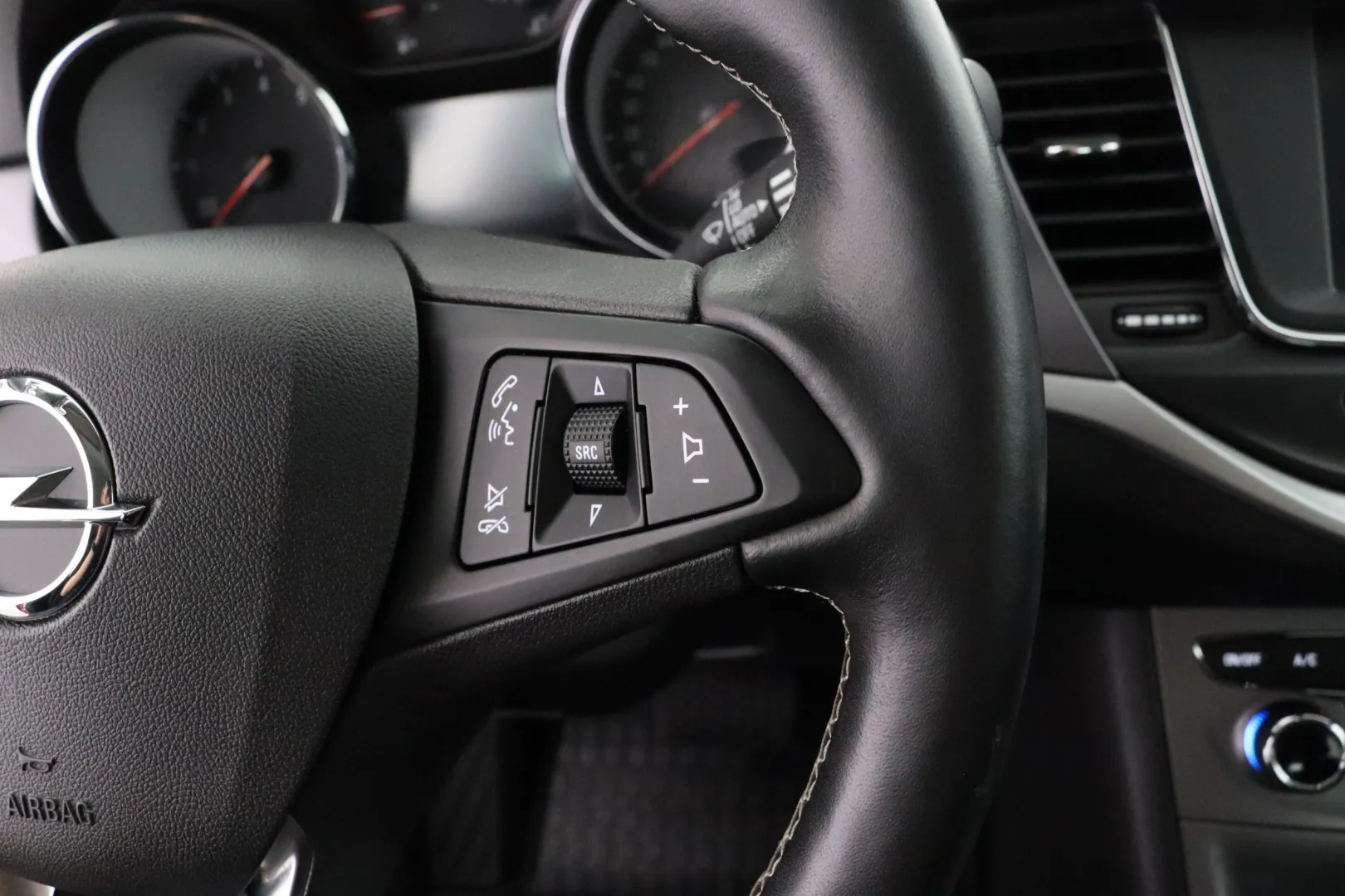 OPEL Astra YJU-315 carousel image