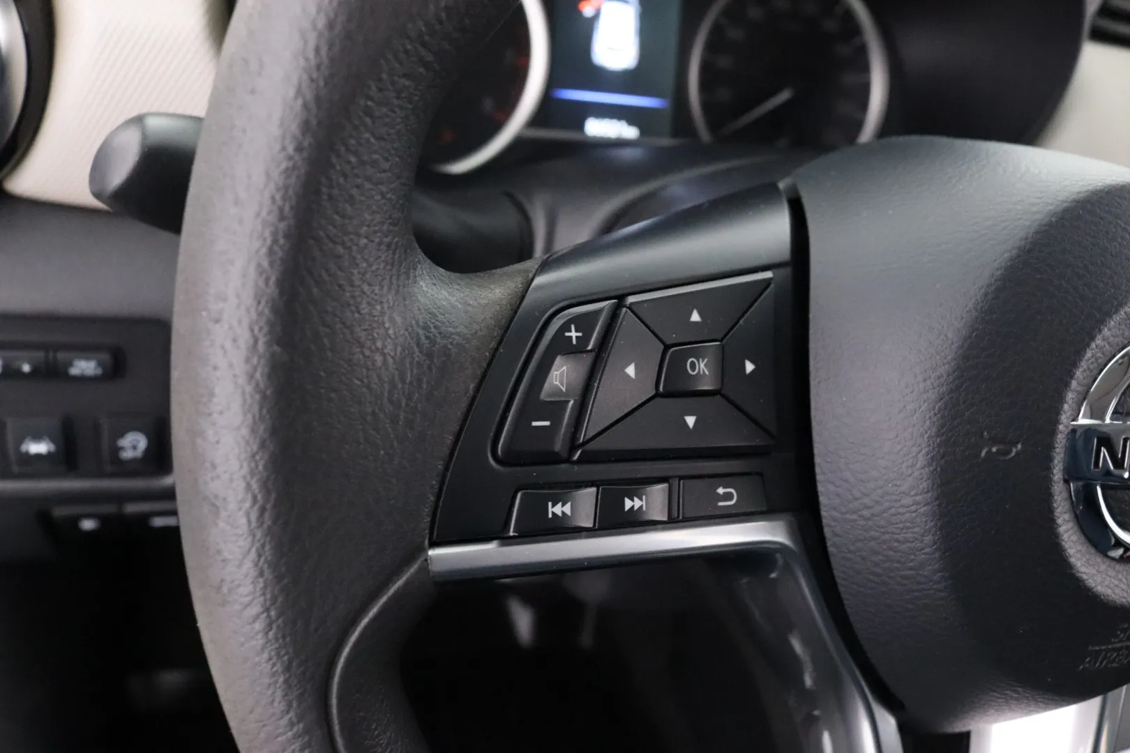 NISSAN Micra NLN-207 carousel image