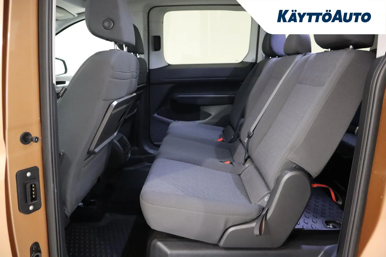 VOLKSWAGEN Caddy Maxi ZNP-346 carousel image