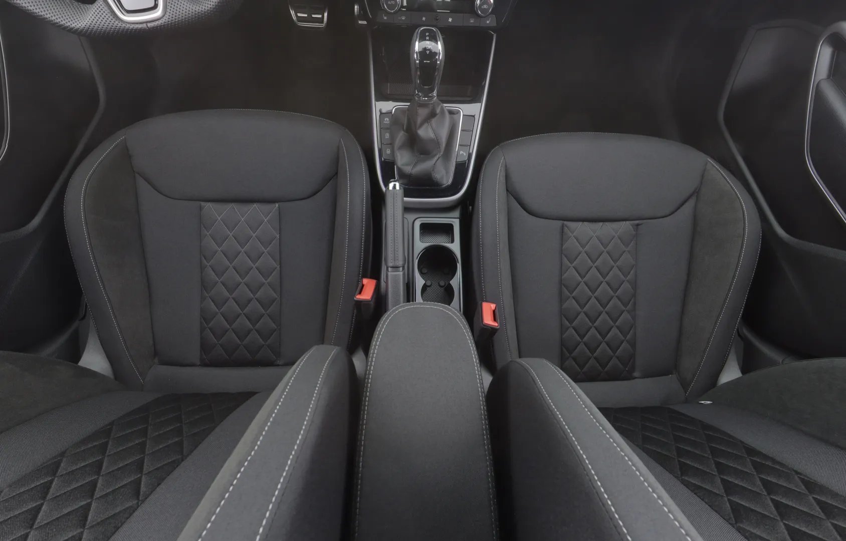 Skoda Fabia RXC-186 carousel image