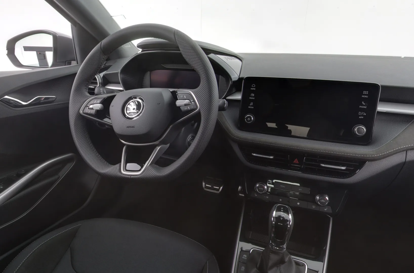 Skoda Fabia RXC-186 carousel image