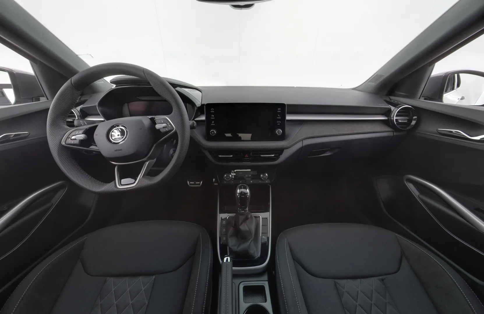 Skoda Fabia RXC-186 carousel image