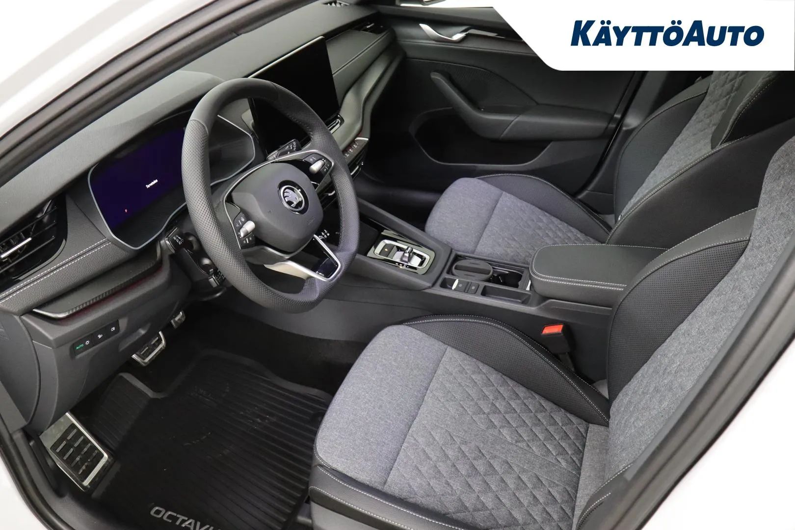 Skoda Octavia CRZ-799 carousel image