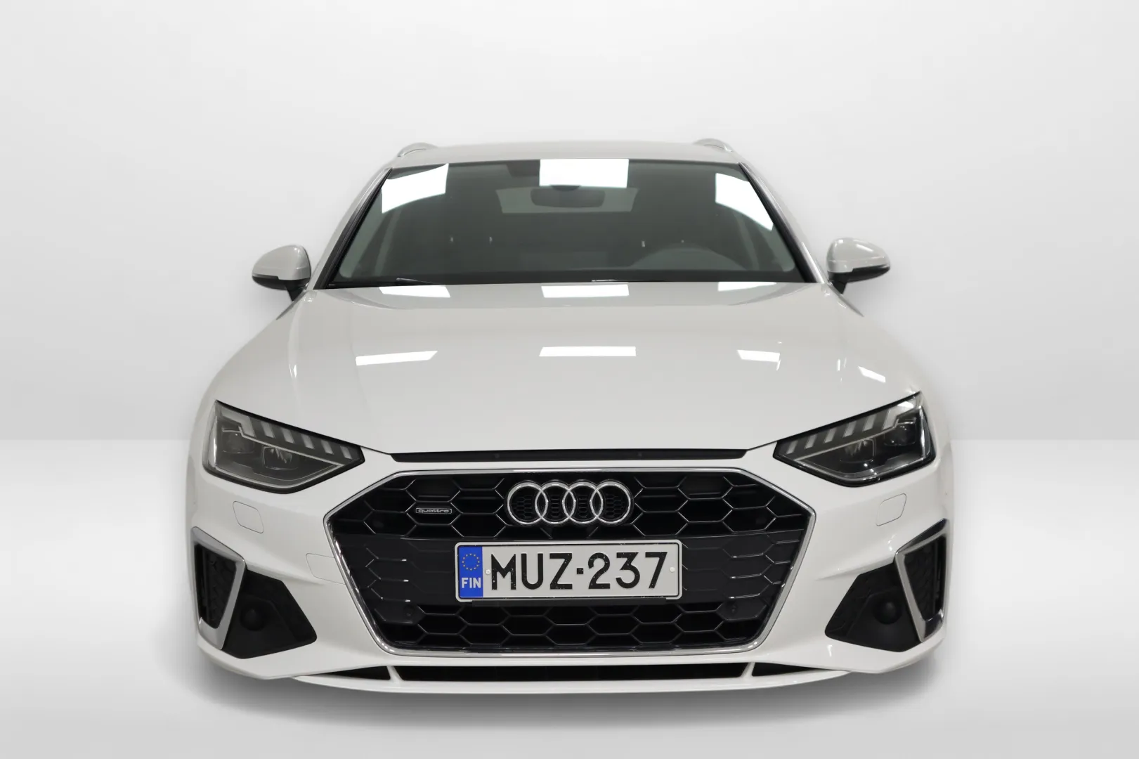 AUDI A4 MUZ-237 carousel image