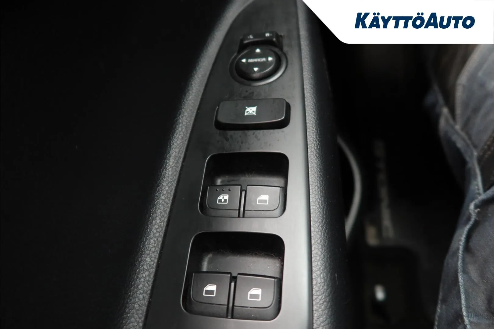 KIA Stonic OZN-728 carousel image