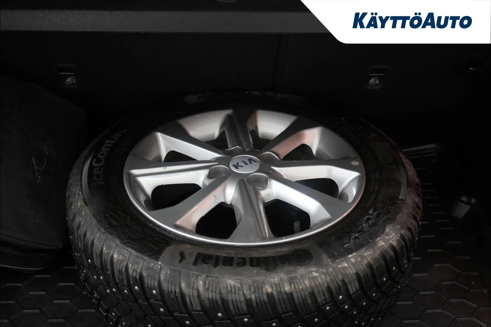 KIA Stonic OZN-728 carousel image