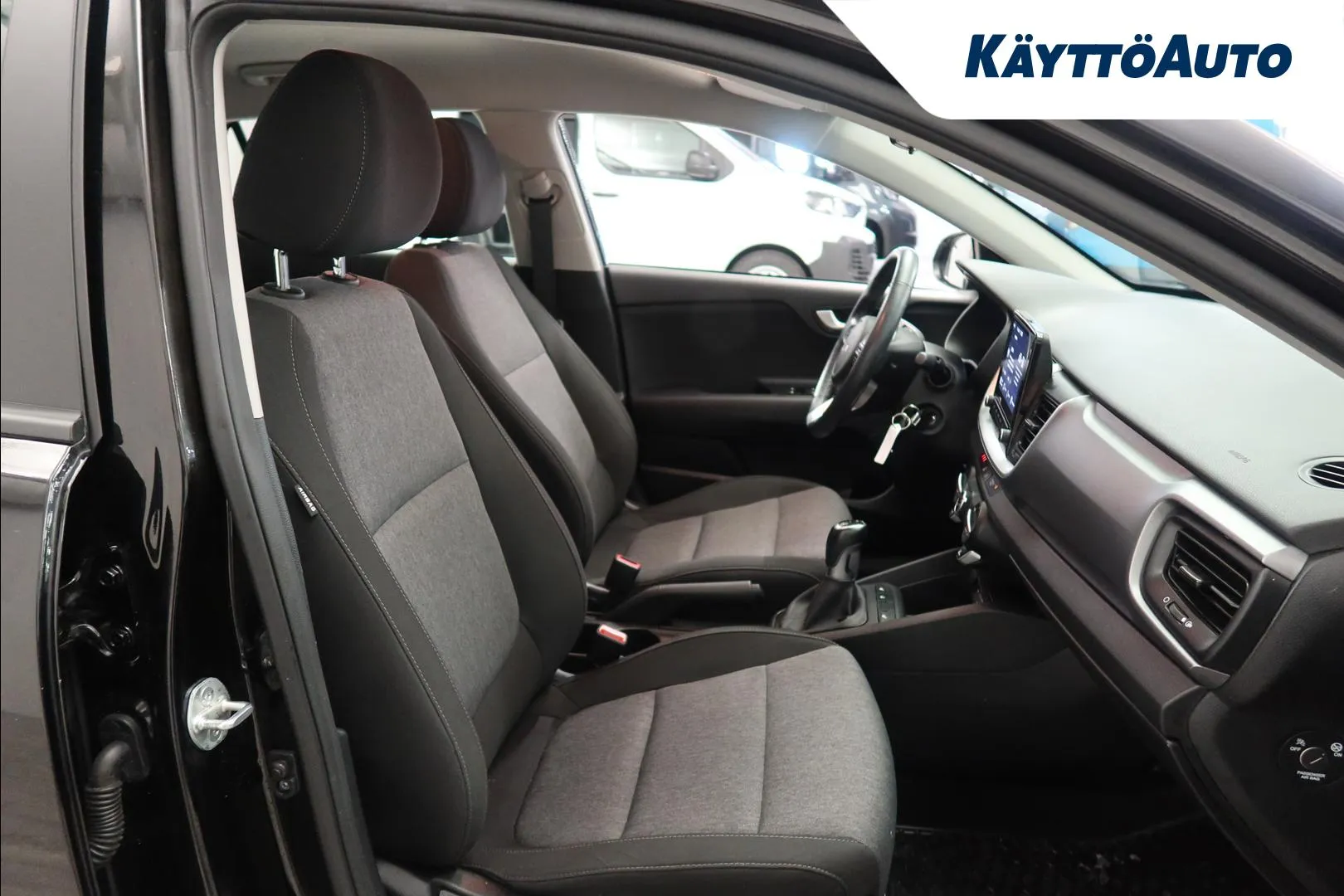 KIA Stonic OZN-728 carousel image