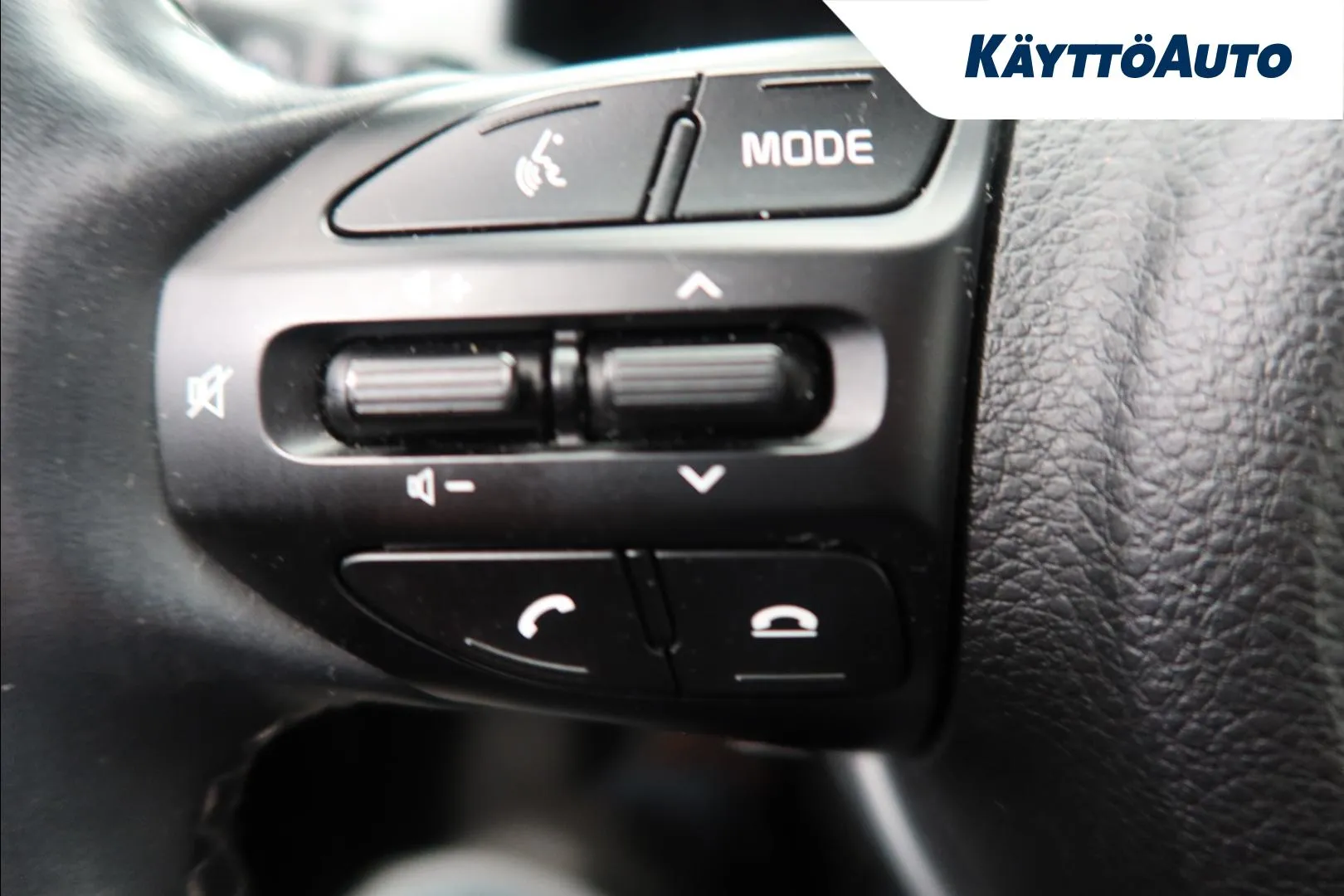 KIA Stonic OZN-728 carousel image