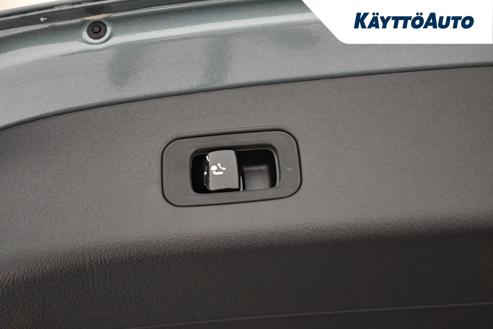 Mercedes-Benz GLC YYG-529 carousel image