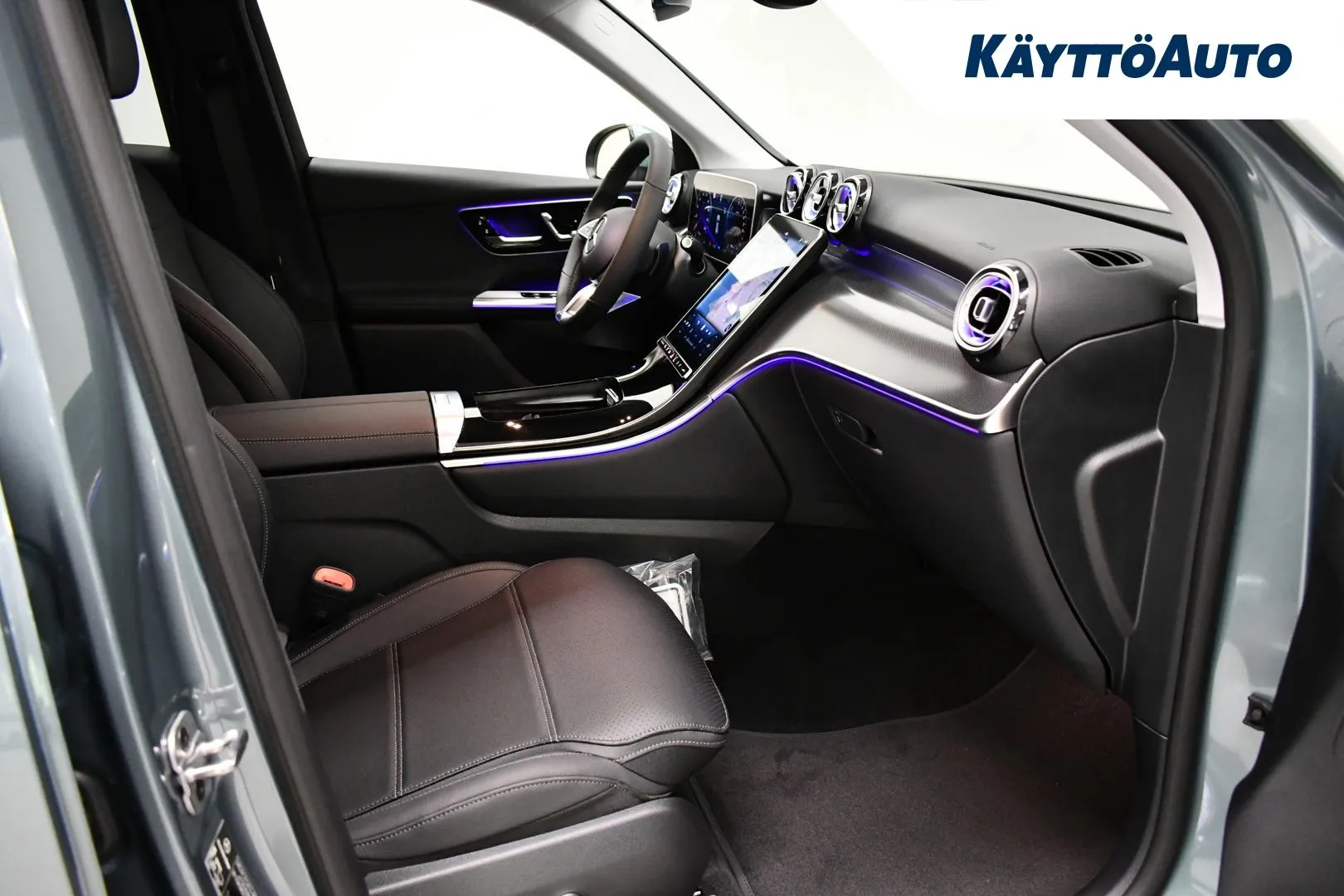 Mercedes-Benz GLC YYG-529 carousel image