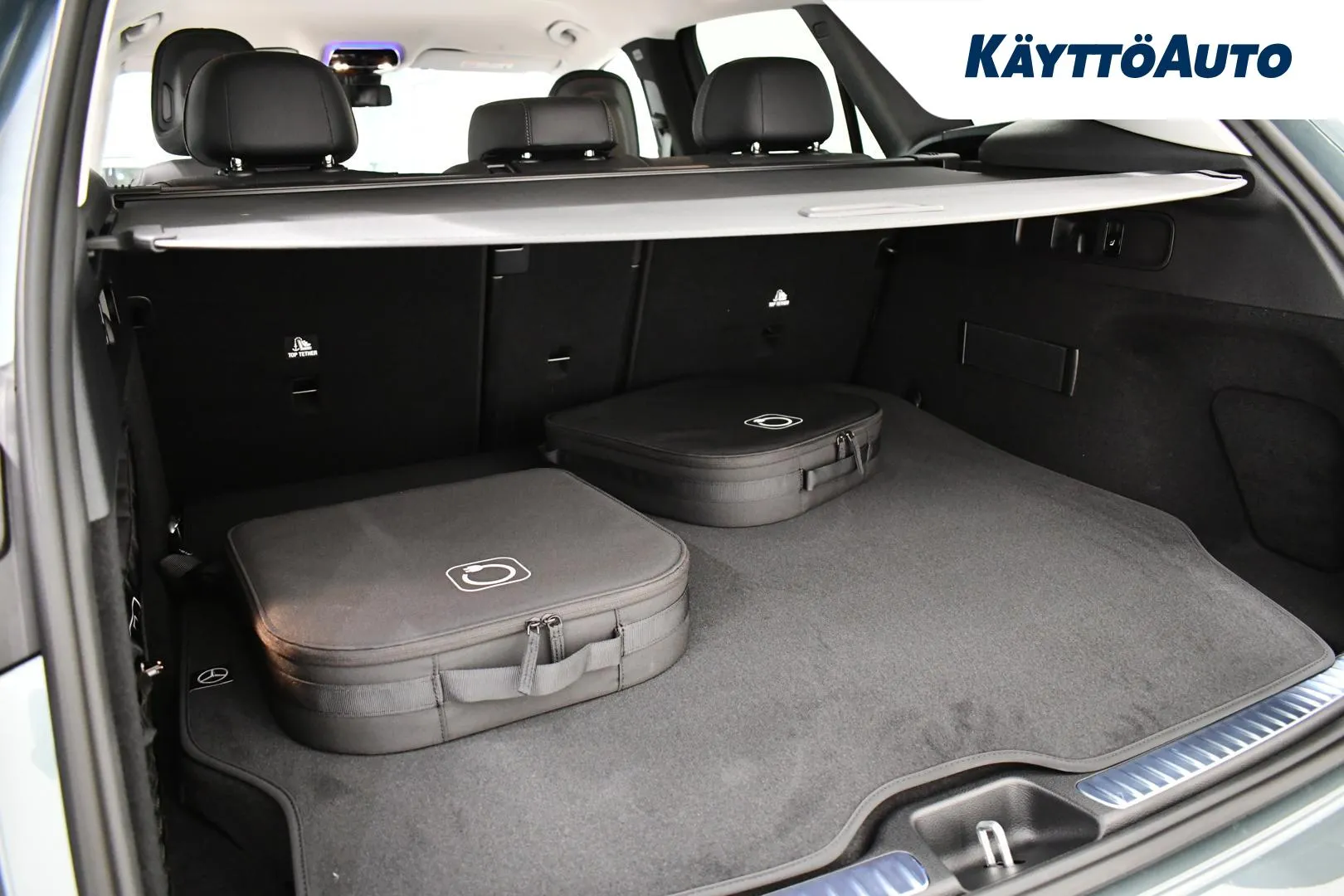 Mercedes-Benz GLC YYG-529 carousel image