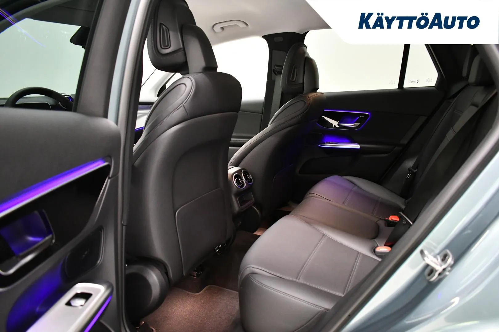 Mercedes-Benz GLC YYG-529 carousel image