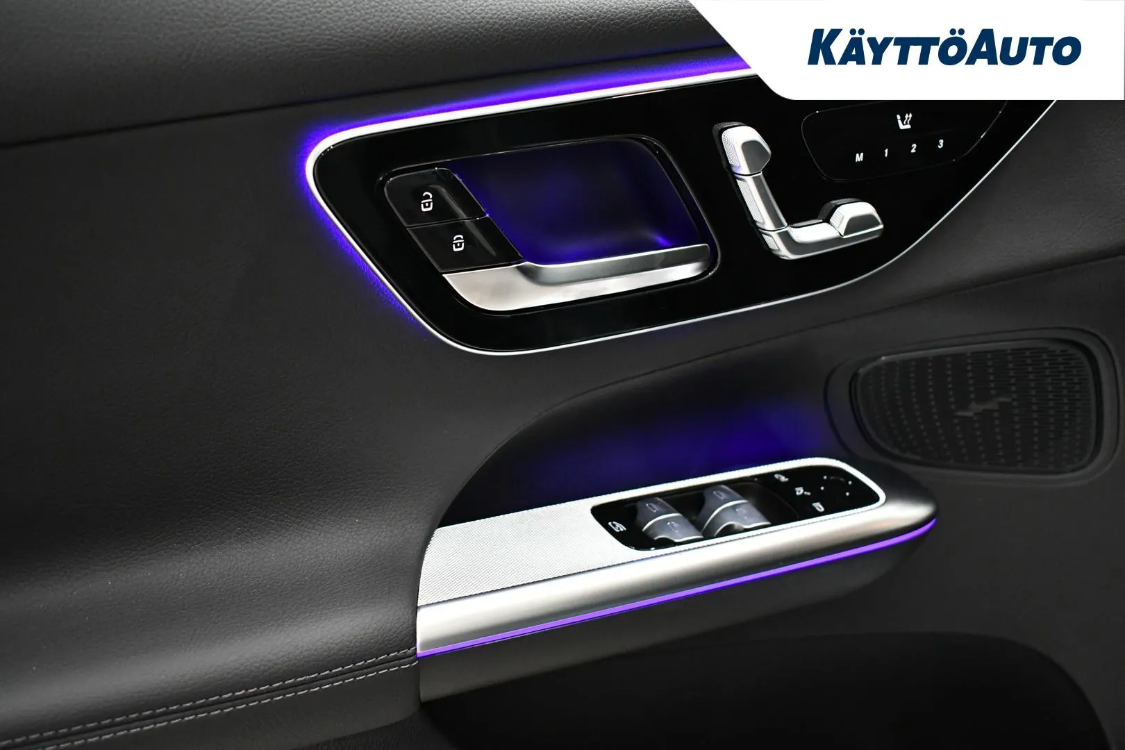 Mercedes-Benz GLC YYG-529 carousel image