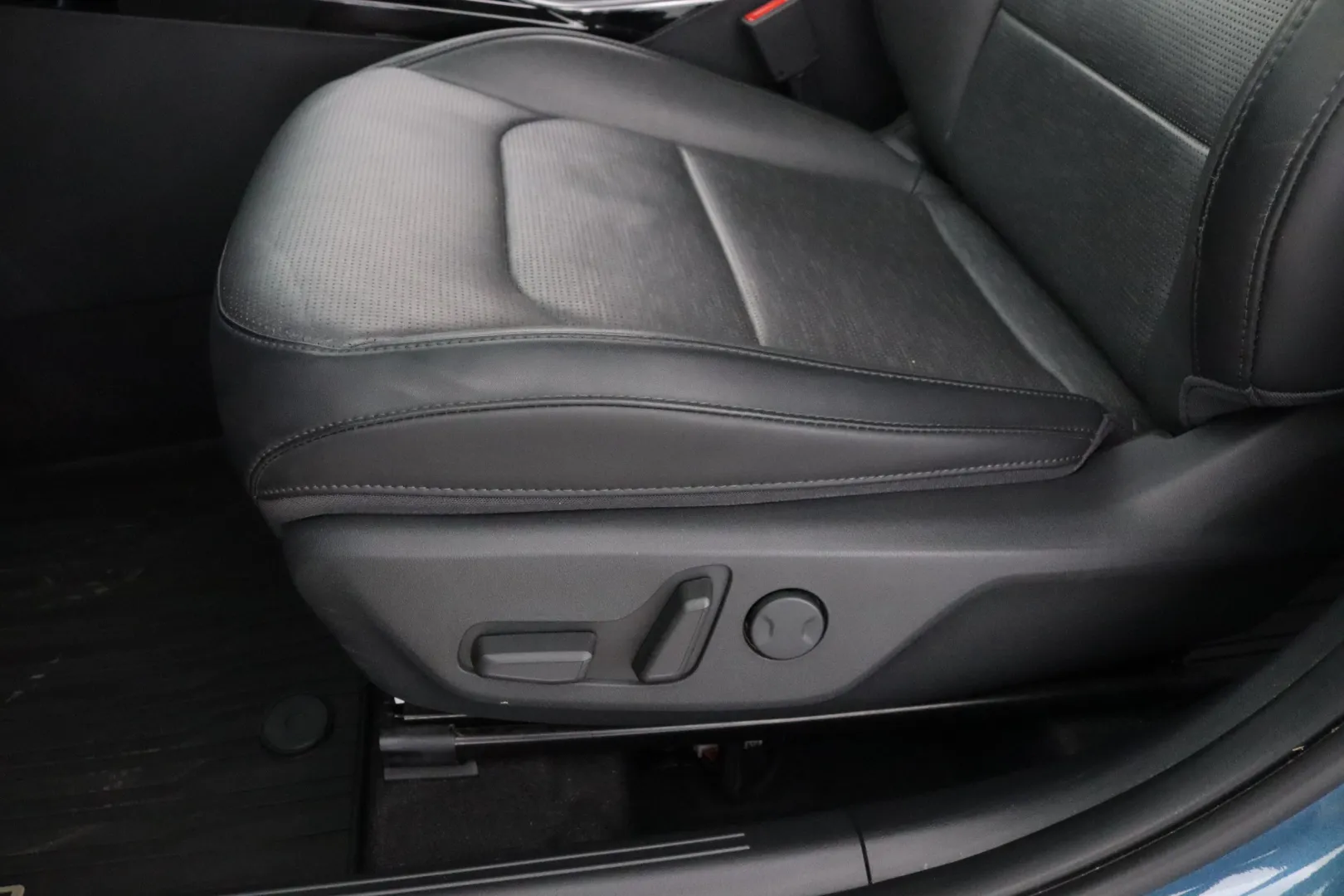 KIA Niro FRX-713 carousel image