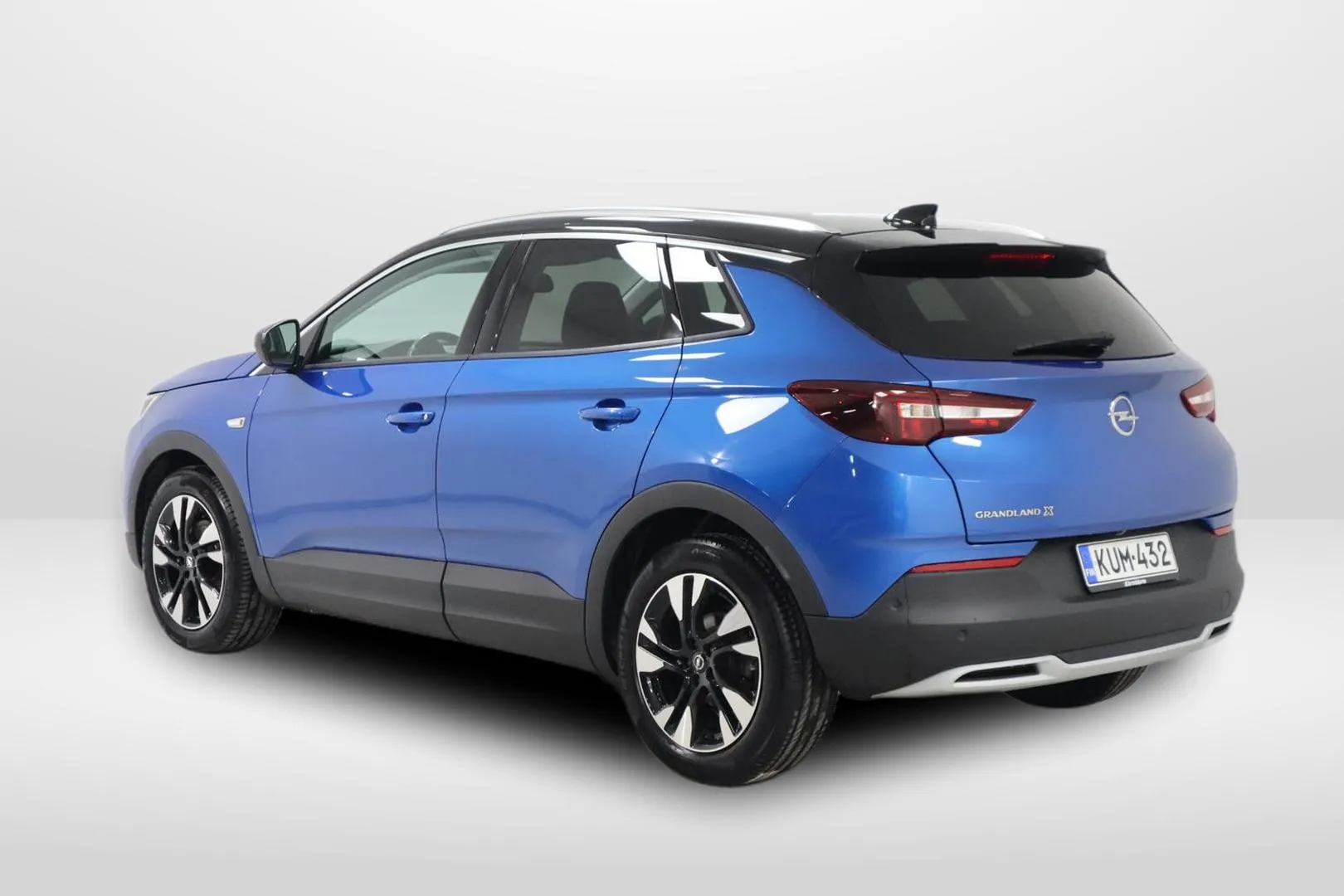 OPEL Grandland X KUM-432 carousel image