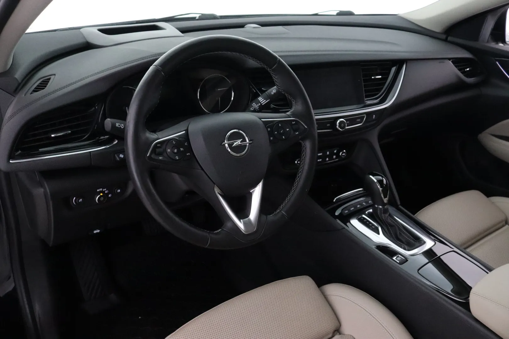 OPEL Insignia MYP-198 carousel image