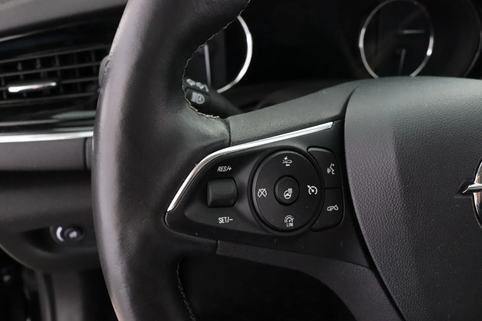 OPEL Insignia MYP-198 carousel image