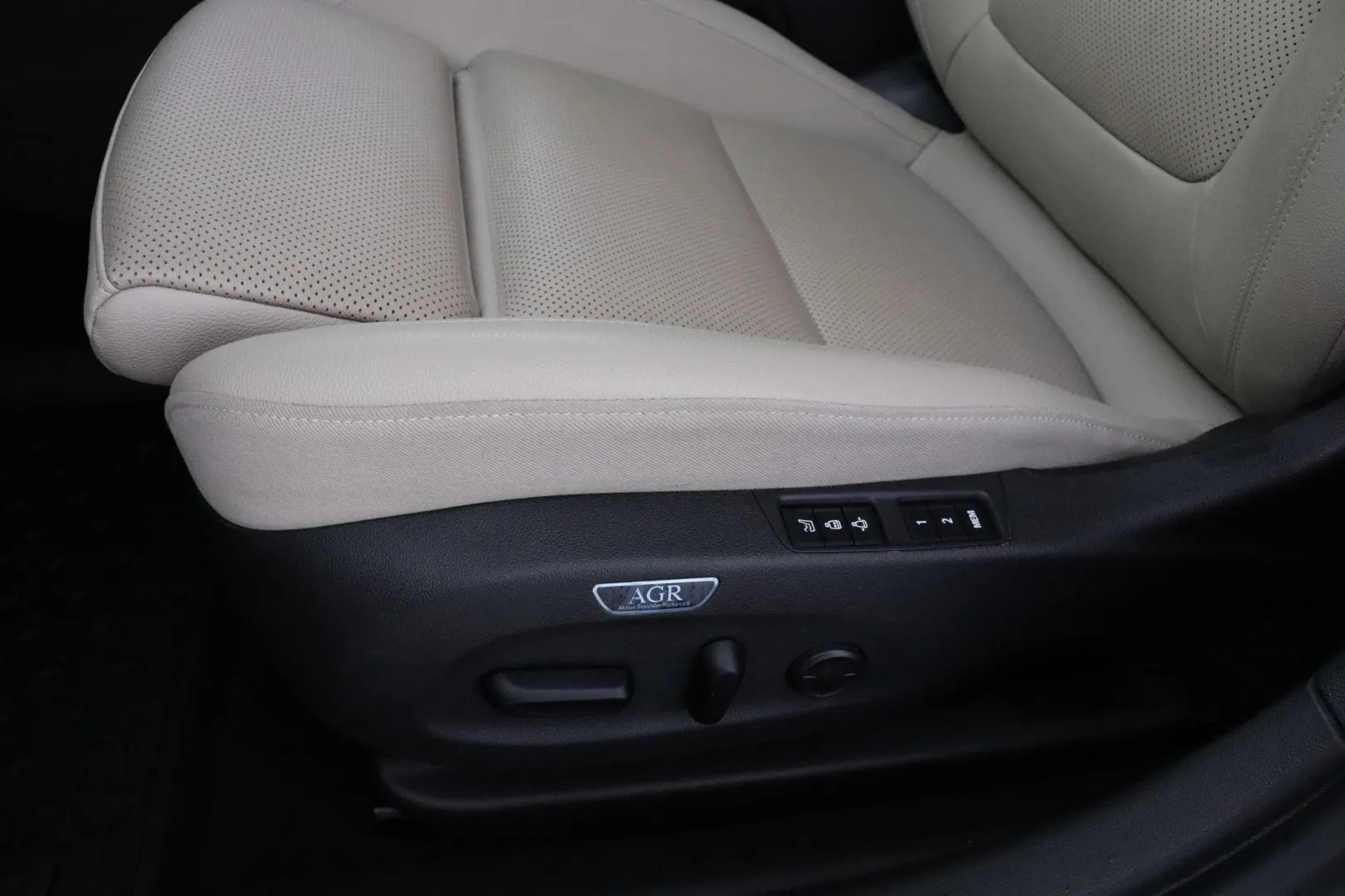 OPEL Insignia MYP-198 carousel image