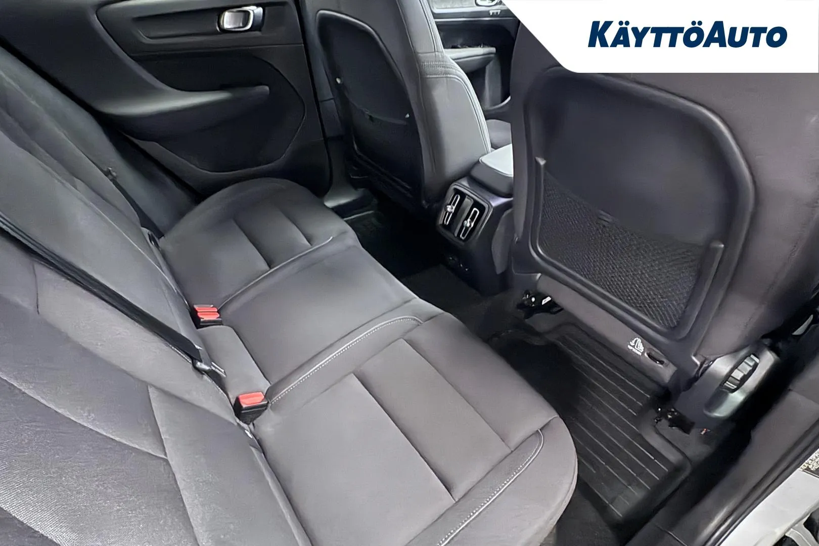 VOLVO XC40 YMA-377 carousel image