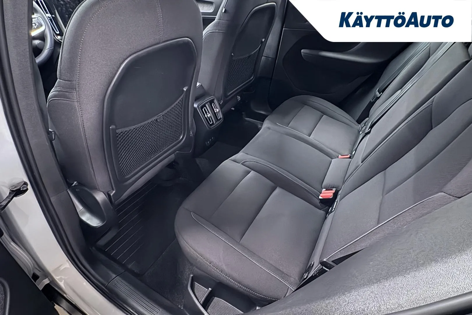 VOLVO XC40 YMA-377 carousel image