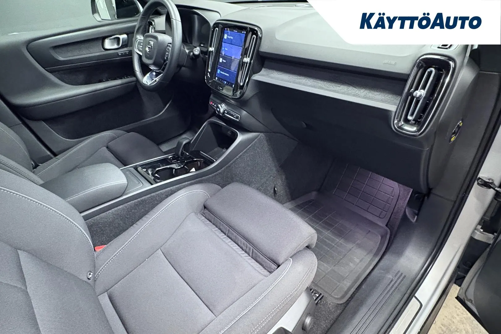 VOLVO XC40 YMA-377 carousel image